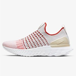 Nike Phantom React Flyknit 2
Running Sneaker